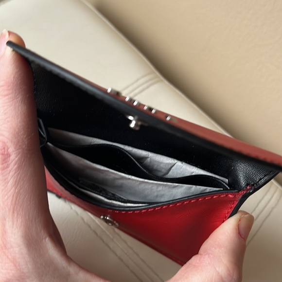 DKNY - Picture 6 of 8